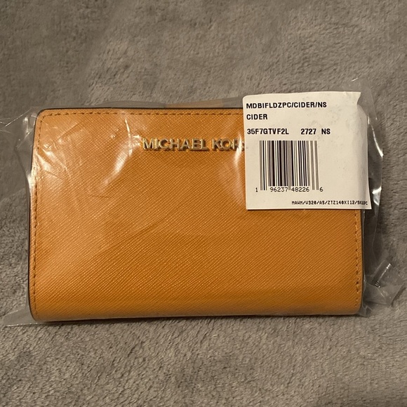 🧡MICHAEL KORS🧡Cider Medium Crossgrain Leather Bifold Wallet - Picture 5 of 7